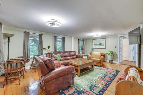 Putnam House | Quintessential New England Home w/Patio & Grill!