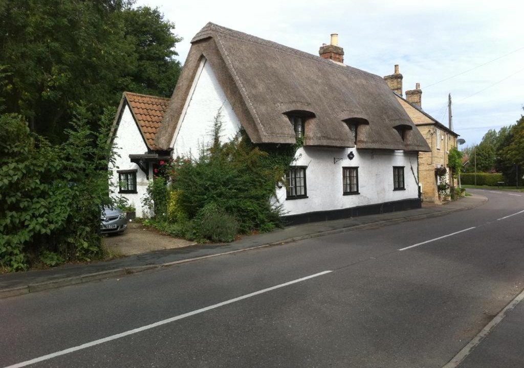 Huntingdon House | Quirky 18th Century Thatched Cottage