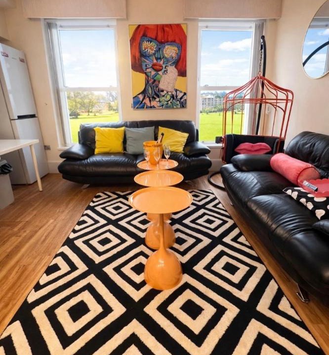 Newcastle-upon-Tyne Apartment | Quirky Group Apartment 5mins to City Centre - Up To 11 Guests