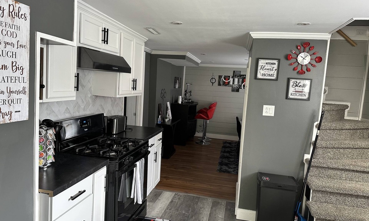 Morgantown House | Quite and Peaceful Modern Home Away From Home in the Mountain State!!!!