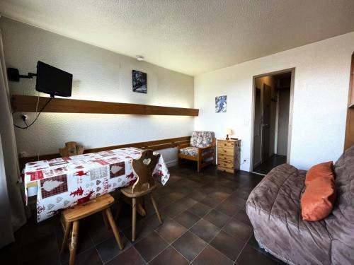 Les Menuires Apartment | Résidence Chaviere - Studio avec petit balcon et baignoire au pied des pistes appartement pour 2 personnes MAE-4264