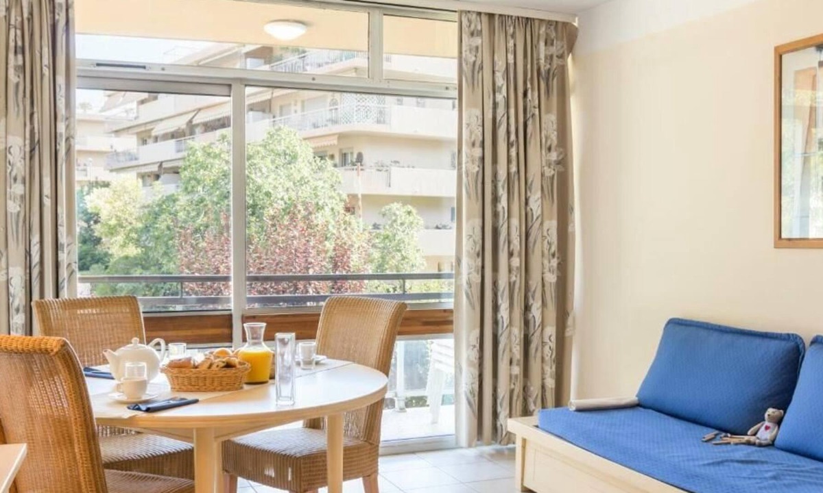 Saint-Laurent-du-Var Apartment | Résidence Pierre & Vacances Héliotel Marine - Apartment for 5 people - 1 bedroom - Air conditioning