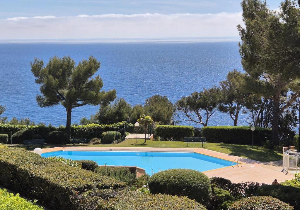 Saint-Mandrier-sur-Mer Apartment | Résidence avec piscine, vue mer, tennis, parc pour enfants