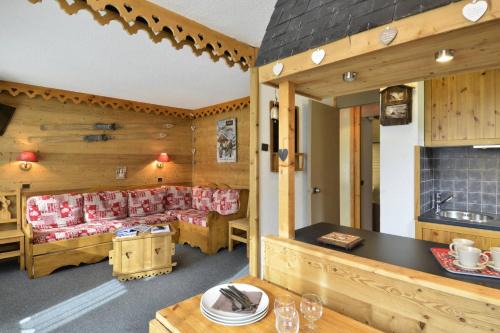 Belle Plagne Apartment | Résidence Pierre De Soleil - Appartement chaleureux et rénové · Skis aux pieds MAE-3575