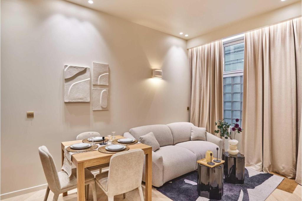 Montparnasse Apartment | Résidence Saint Germain des Pres Rue de Rennes by SP
