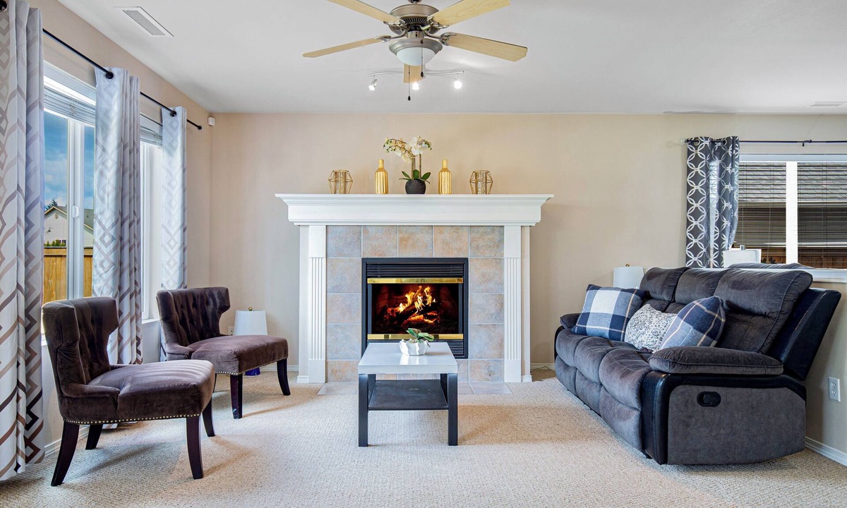 Renton House | R1: Leverage Villa, fenced yard, free street parking