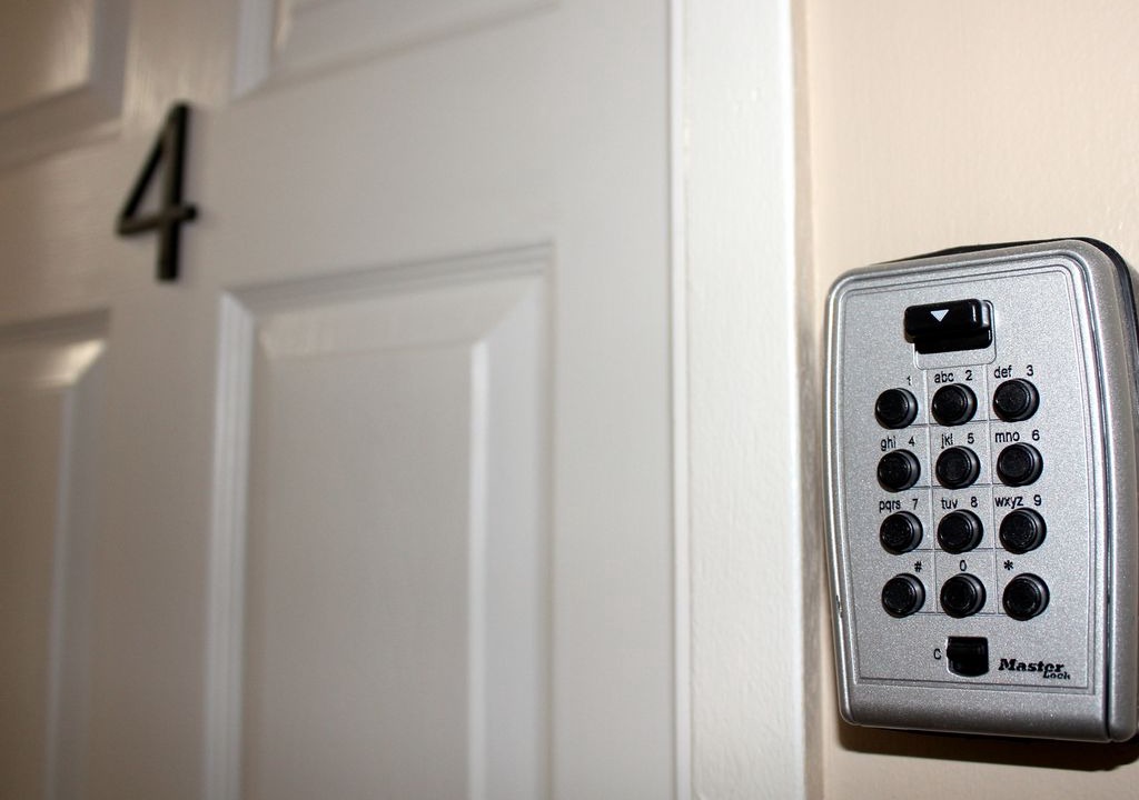 Brighton House | R4/Private Bath - Brighton Guesthouse (Walk to Metro)