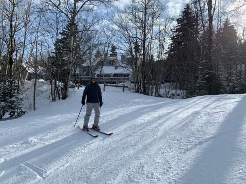 Carroll Villa | R5 Completely renovated Bretton Woods condo AC unbeatable SKI-IN SKI-OUT location Fast wifi