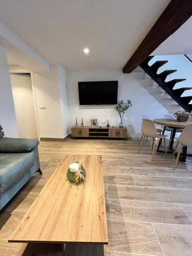 Pradena House | Raíces