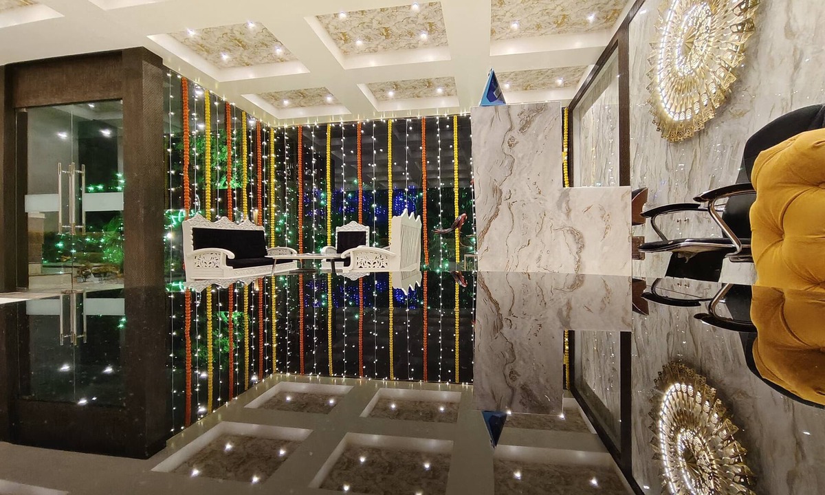Varanasi Hotel | RADIANCE COURTYARD