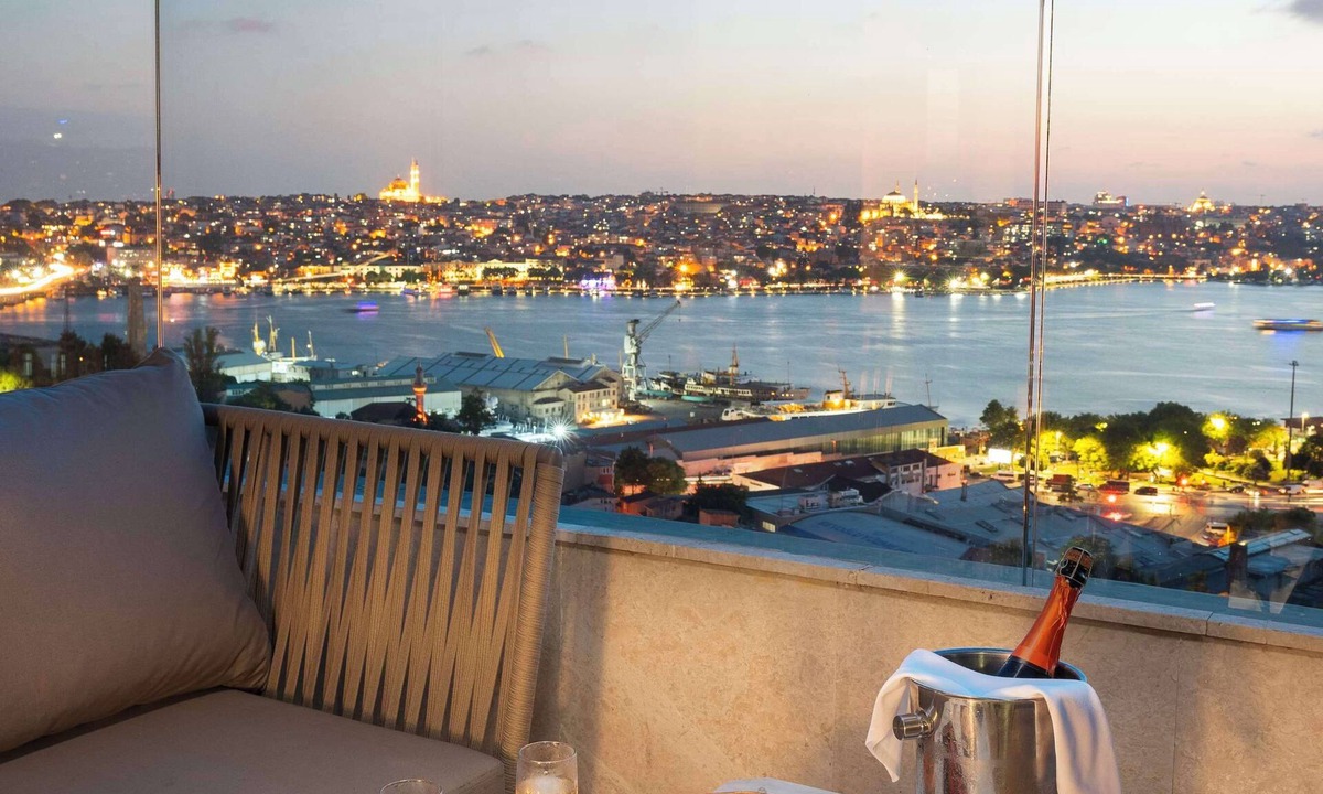 Pera Hotel | Radisson Blu Hotel Istanbul Pera