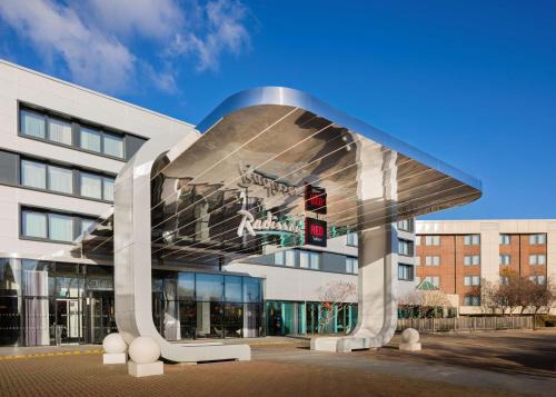 Heathrow Villages Hotel | Radisson Hotel and Conference Centre London Heathrow