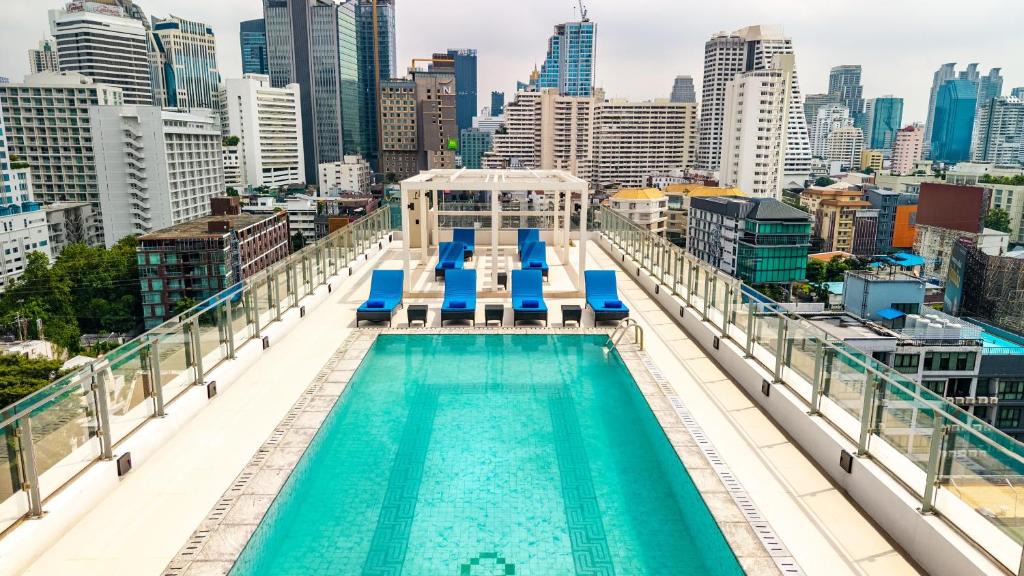 Ploenchit Hotel | Radisson Hotel Chateau de Bangkok