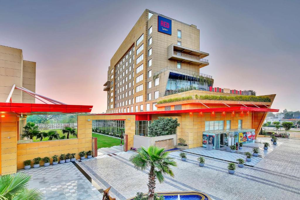 Sector 62 Hotel | Radisson RED Chandigarh Mohali