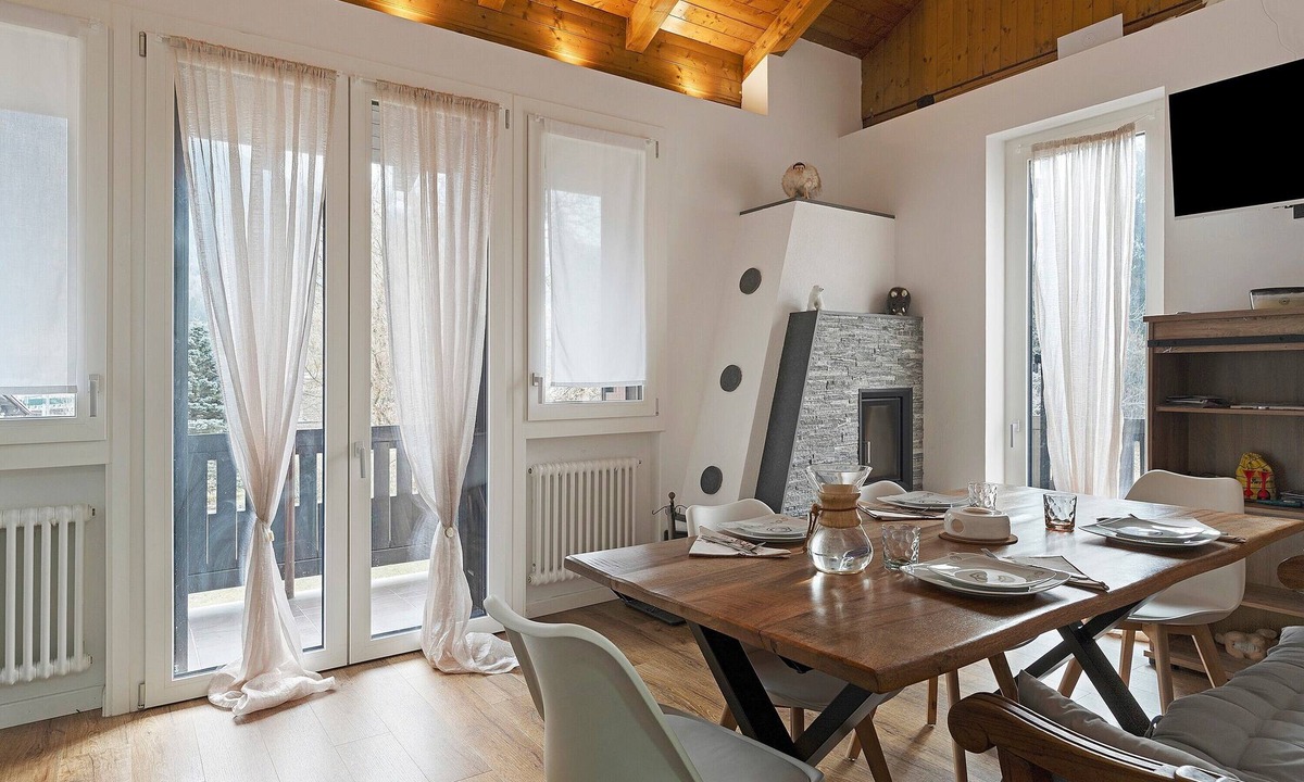 Monclassico Apartment | Railway Loft Dimaro: Spacious Retreat for Families and Groups up to 8 Guests