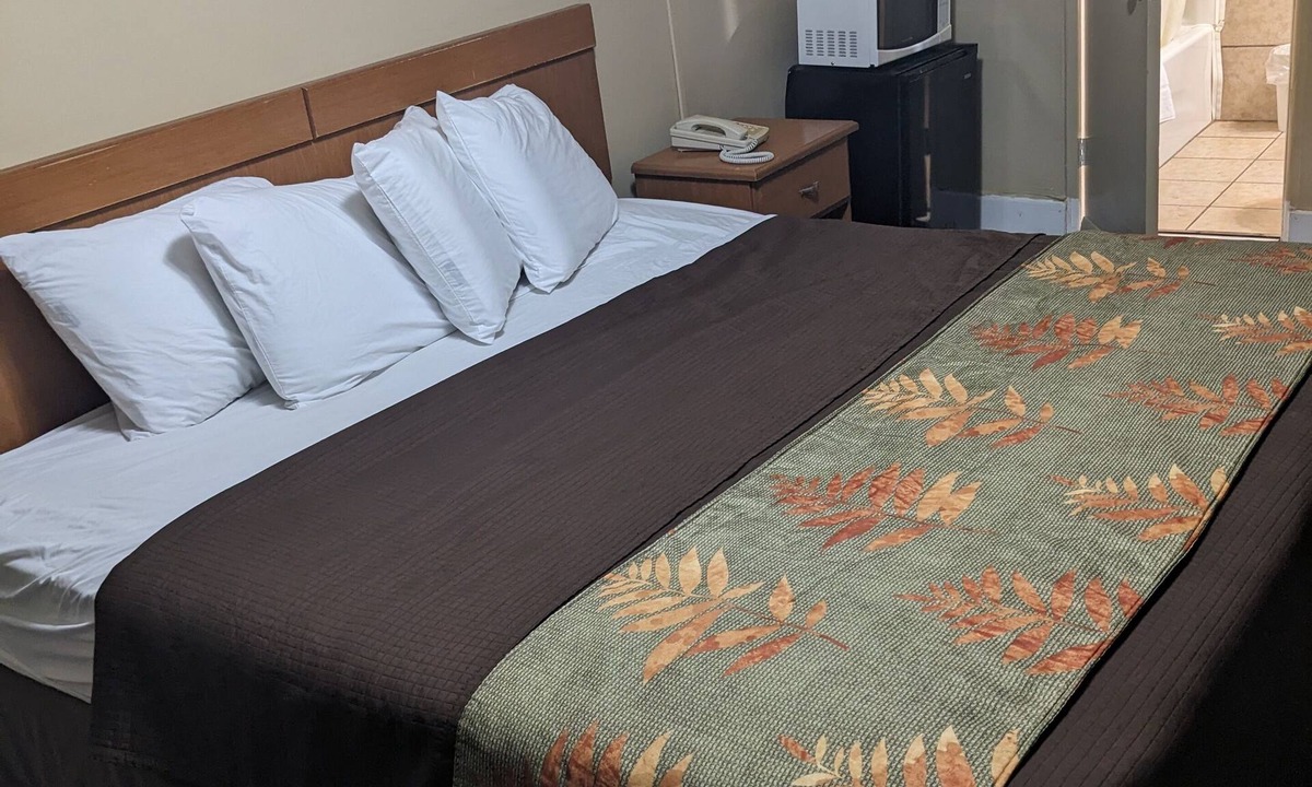 Hendersonville Hotel | Rainbow Motel