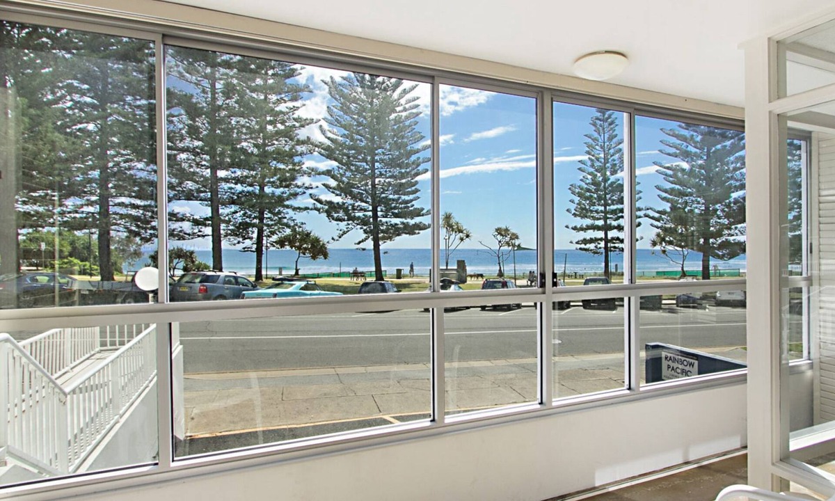 Coolangatta Apartment | Rainbow Pacific Unit 2- Beachfront unit right on Rainbow Bay Beach in Coolangatta