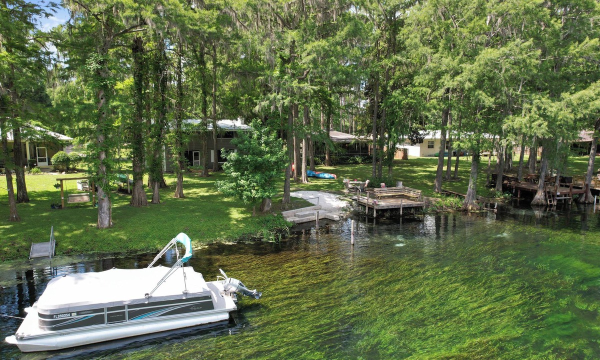 Dunnellon House | Rainbow River! Kayaks/Tubing/Sauna Sleeps 12 Triple R Retreat Rest-Relax-Repeat