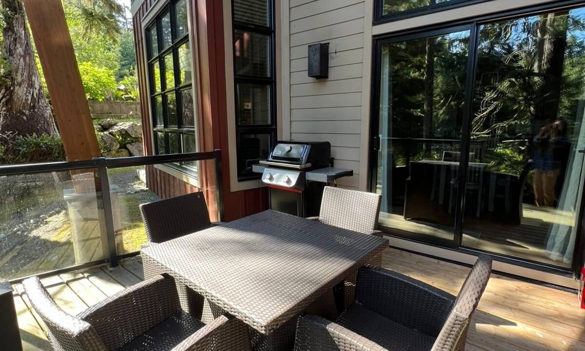 Ucluelet Condo | RAINFOREST GETAWAY - Directly on Spring Cove!