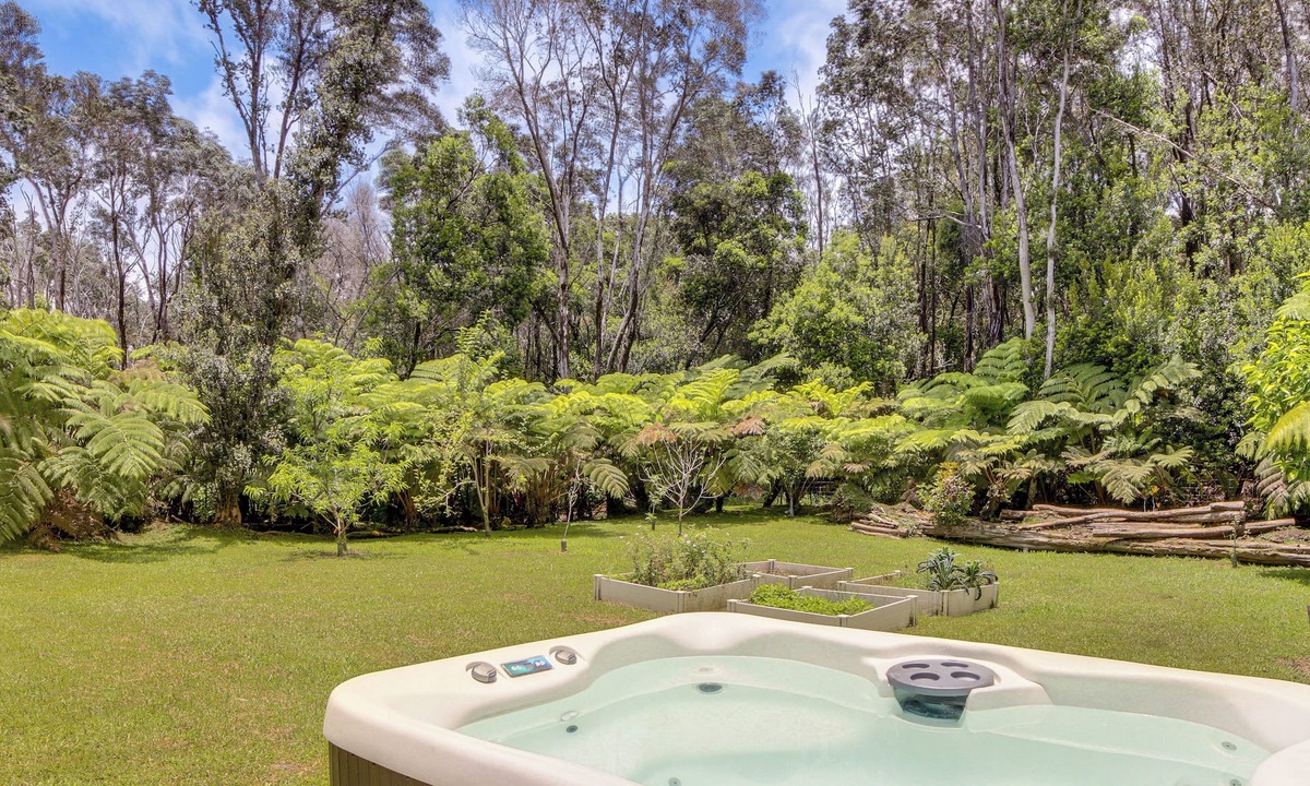 Volcano House | Rainforest Retreat w/Hot Tub: Mins to Nat'l Park!