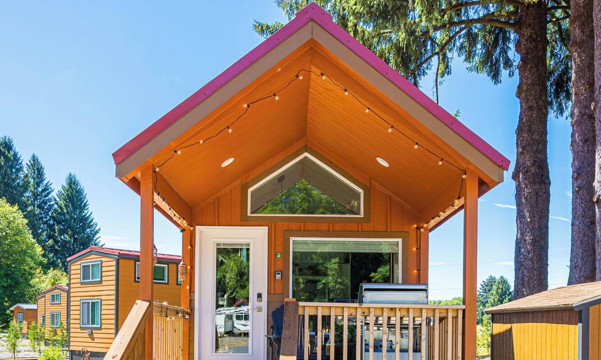 Forks Cabin | Rainforest Tiny Home Retreat: Enchanted
