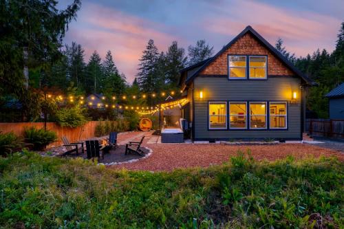 Paradise Estates House | Rainier Spa Cabin 7 Minutes to Park