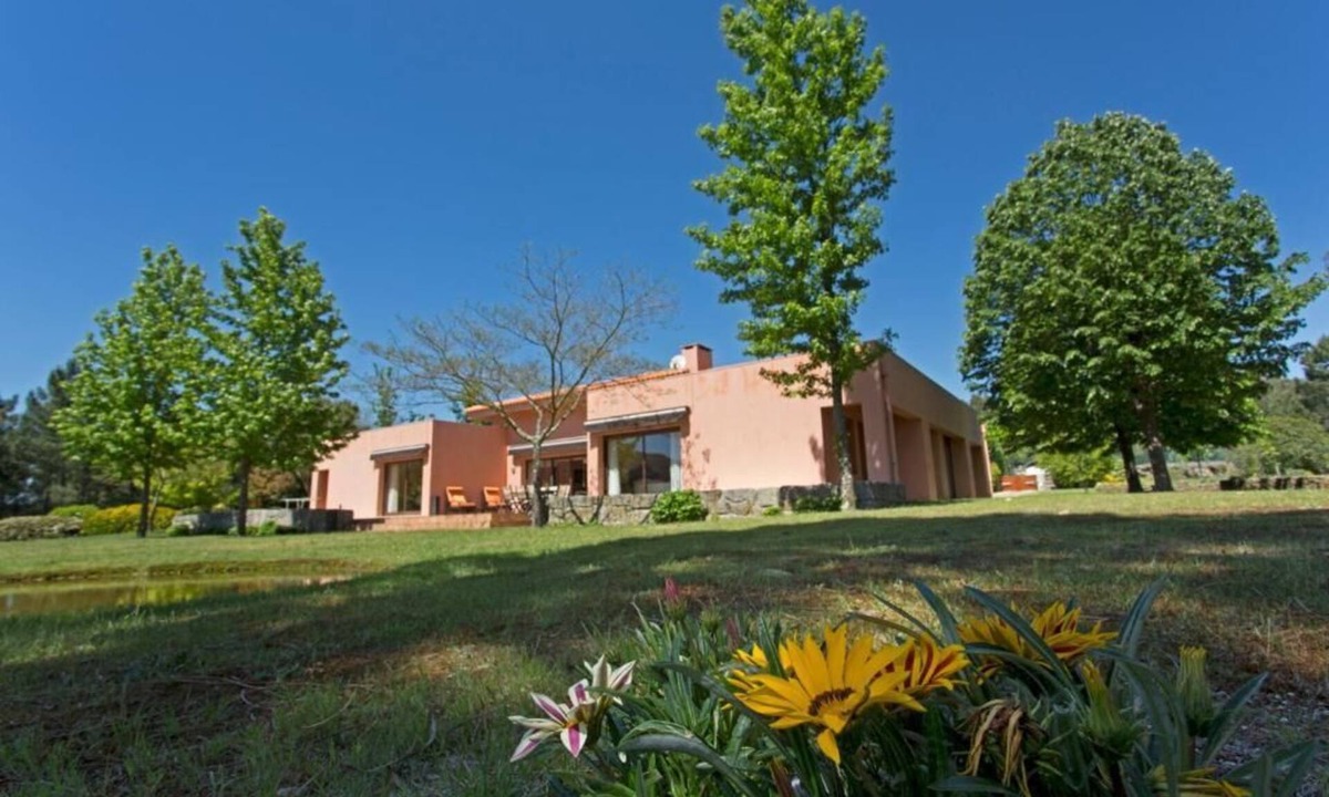 Beijos Villa | Raizes e Particulas - Douro Lake, Pool & Tennis
