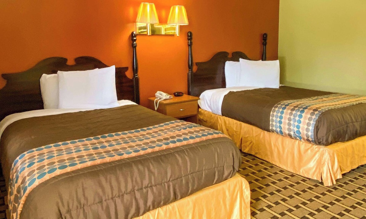 Fruitvale Hotel | Rama Inn Bells