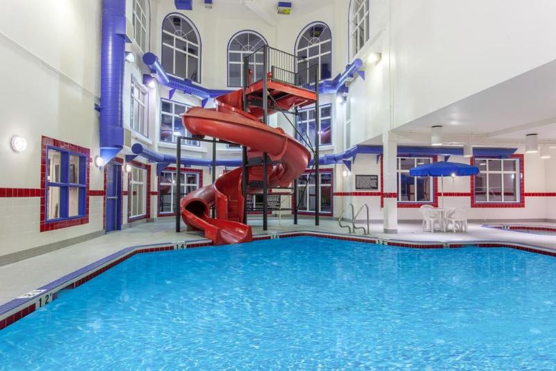 Brooks Hotel | Ramada by Wyndham Brooks