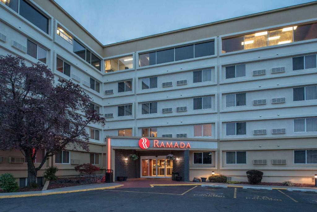 East Central Hotel | Ramada by Wyndham Downtown Spokane