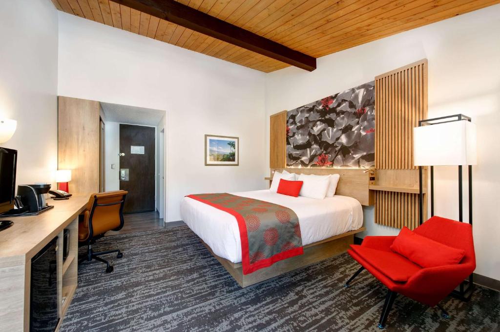 Santa Barbara Hotel | Ramada by Wyndham Santa Barbara