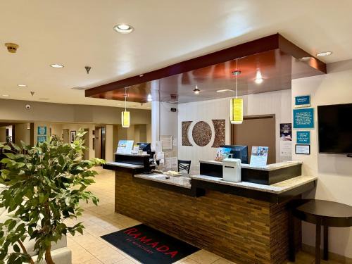 Glendale Heights Hotel | Ramada by Wyndham Glendale Heights/Lombard