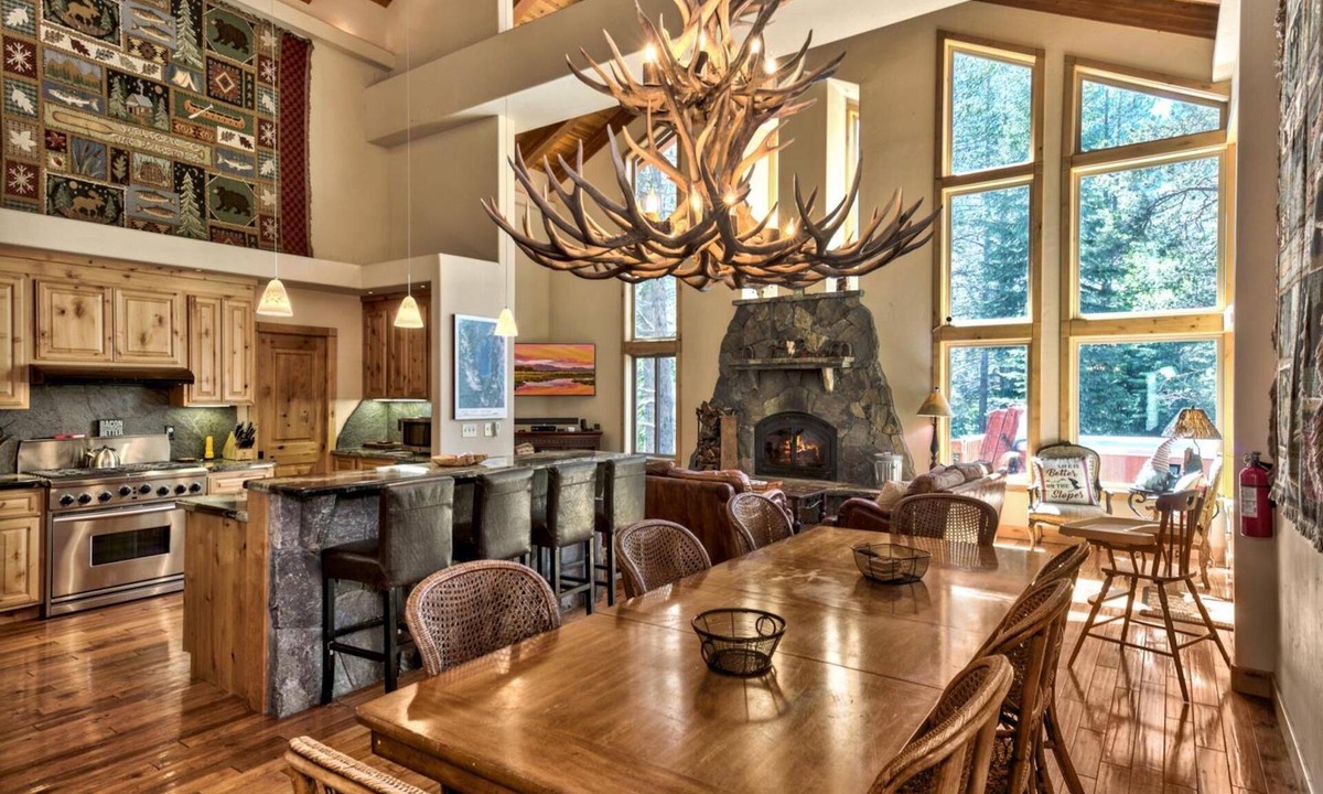 Truckee Cabin | Ramshorn Basecamp: Golf Course, Hot Tub, Bunk Beds, Beautiful Views, Arcade
