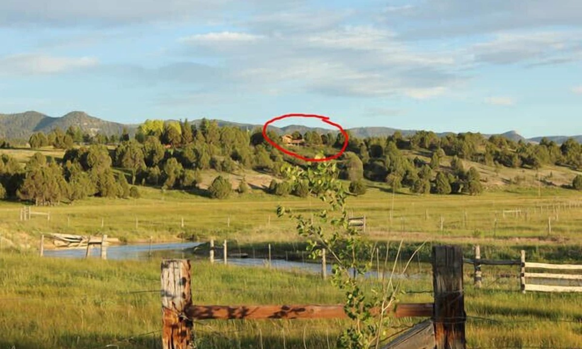 Hatch Cabin | Ranch Hands Bunkhouse RiverView cabin - Sevier River Ranch - 1 Cal King Bed