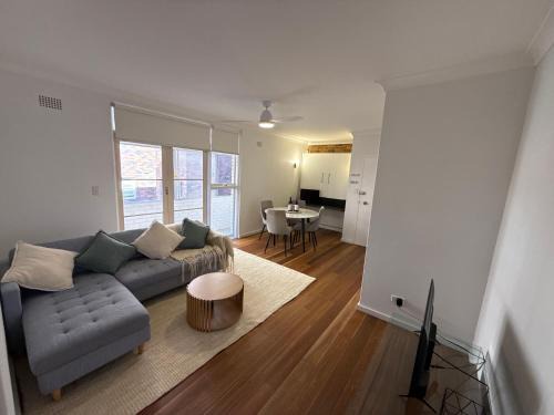 Randwick House | Randwick Shared Apt with Study Desk & Parking