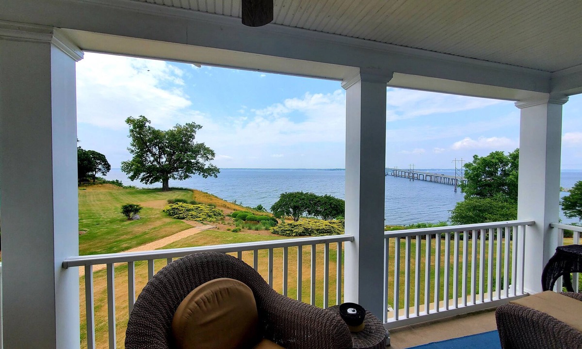 White Stone House | Rappahannock River 4 bdr 3 1/2 bath overlooking the River w/pool as in season.