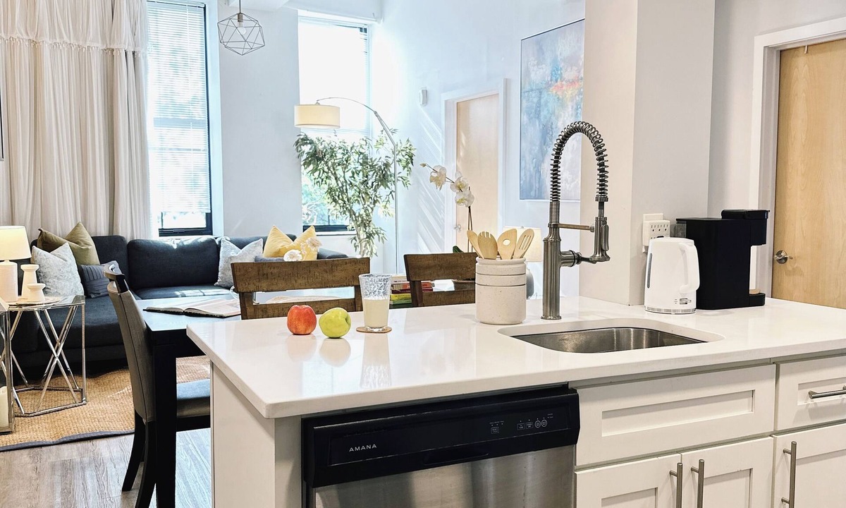 Downtown Apartment | Rare Downtown 5BR/2BA Group Stay, Walk to PPAC & Convention Center, Near Brown