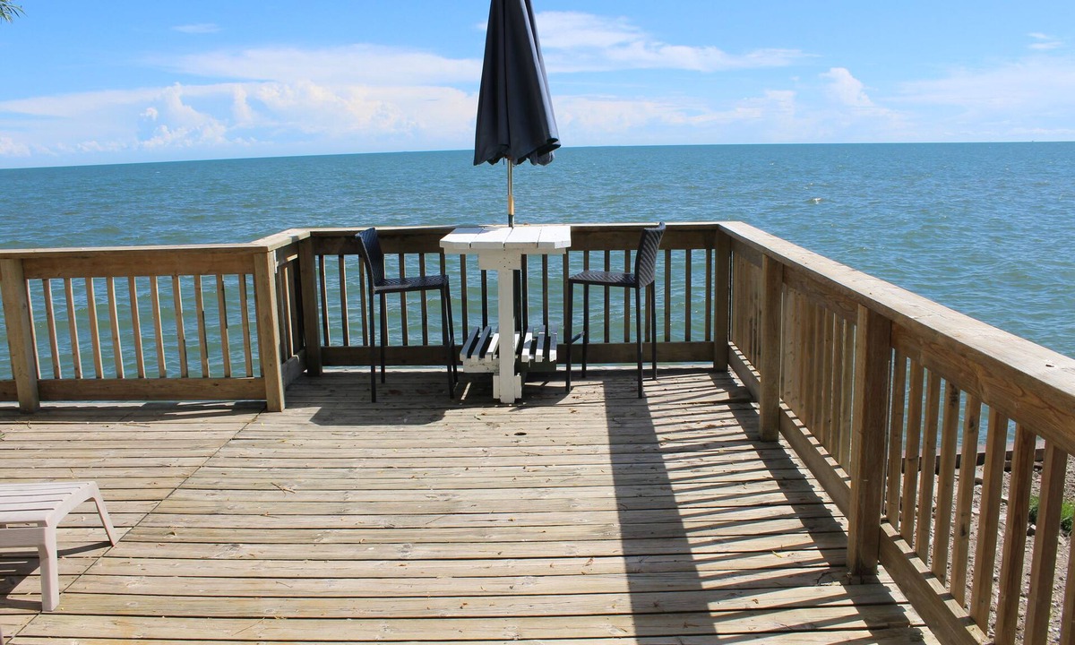 Town of Essex Cottage | Rare Find : Breathtaking Lakeview From Three Directions! Family Friendly