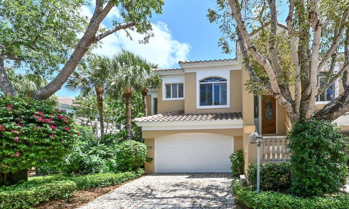 Pelican Bay House | RARELY AVAILABLE VILLA in one of the most sought-after communities in Naples, FL