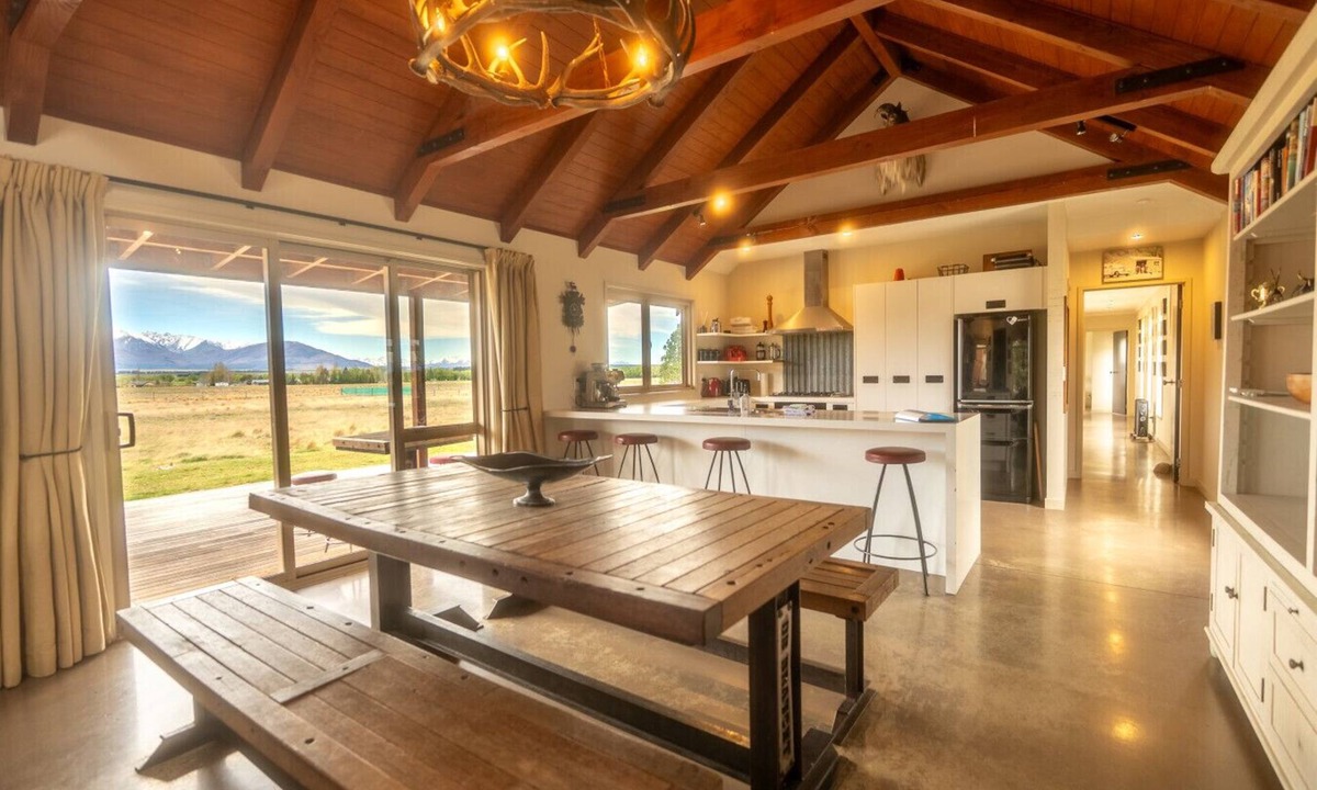 Ben Ohau House | Raspberry Hut, Huge Spaces & Panoramic Views