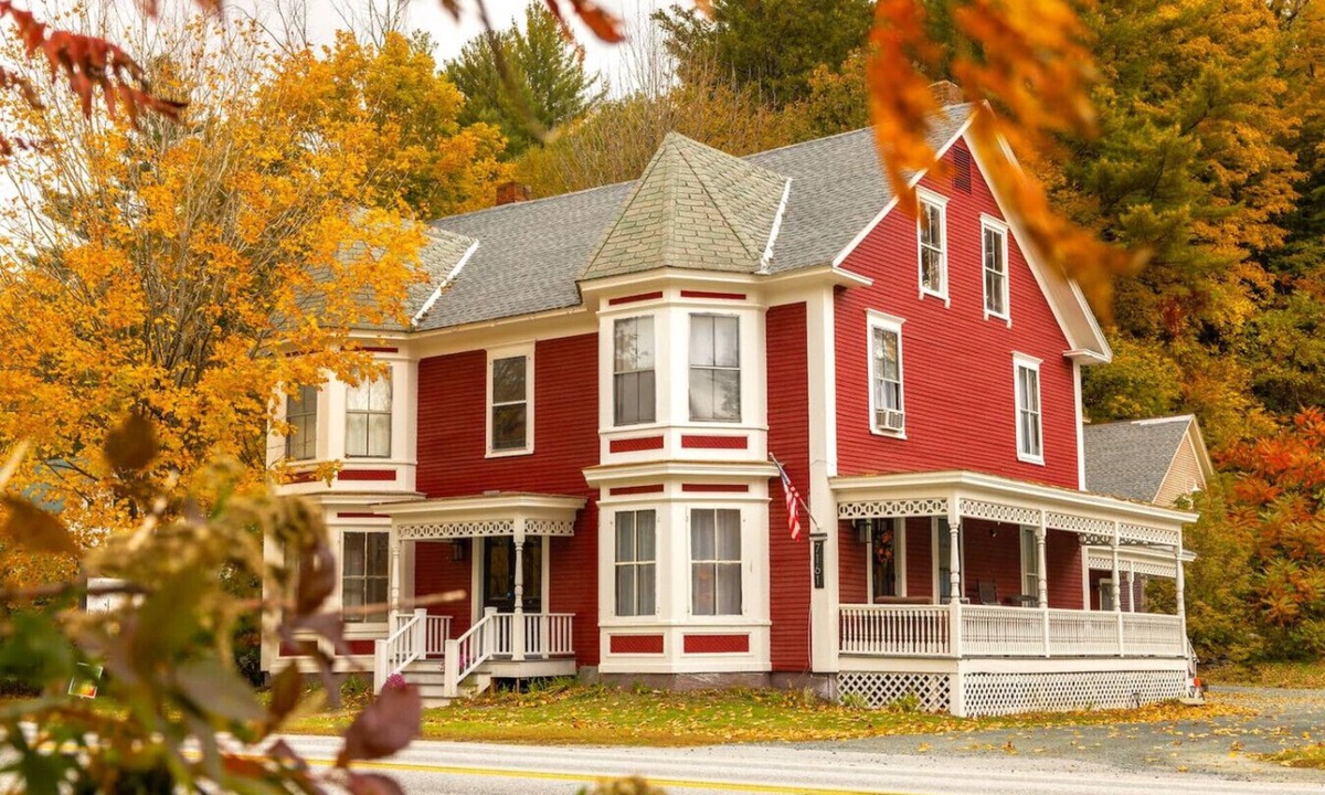 Bridgewater House | Raspberry Inn · Classic Riverfront Home-Mins to Woodstock & Skiing