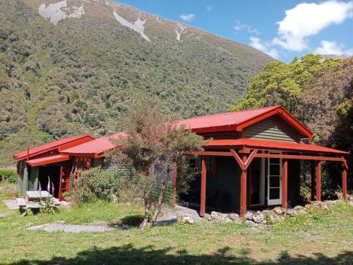 Otira Hostel | Rata Lodge Accommodation