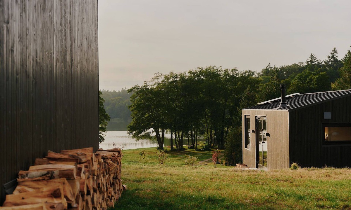Lenzen Cabin | Raus | Cabins am See mit Sauna + Hot-Tub
