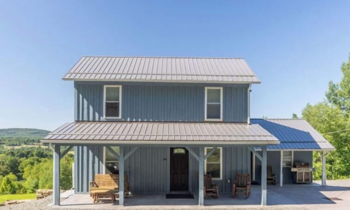 Arnot House | Raven Feather Retreat : Pet Friendly!