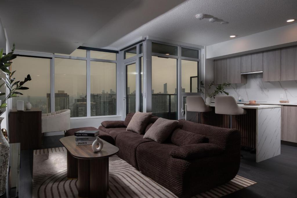 CityPlace Apartment | Rax Town - Two level Loft Condo with Skyline View beside CN tower and Rogers Center