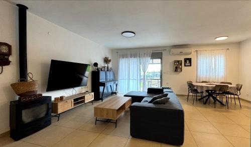 Qatsrin Apartment | Ray Guest Unit
