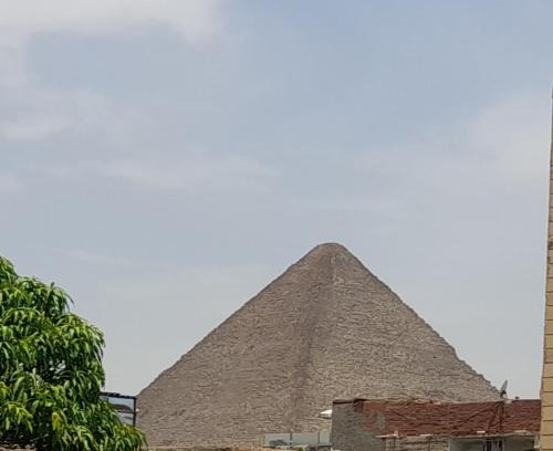Giza Hostel | Rayan Pyramids View