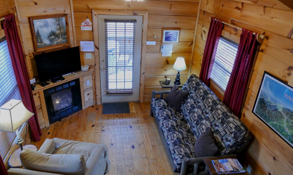 Altamont Cabin | Real Logs-1BR, sleeping loft & futon-sleeps 6. Riverside