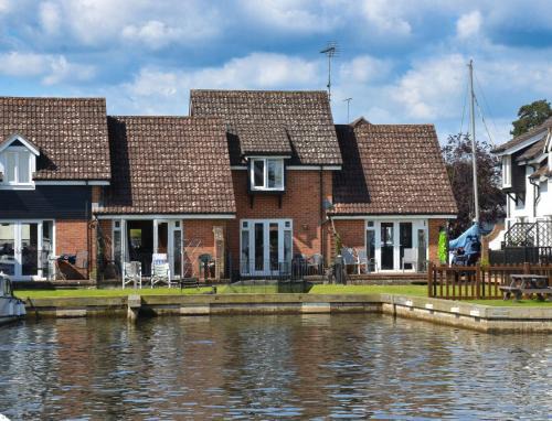 Hoveton House | Rebel