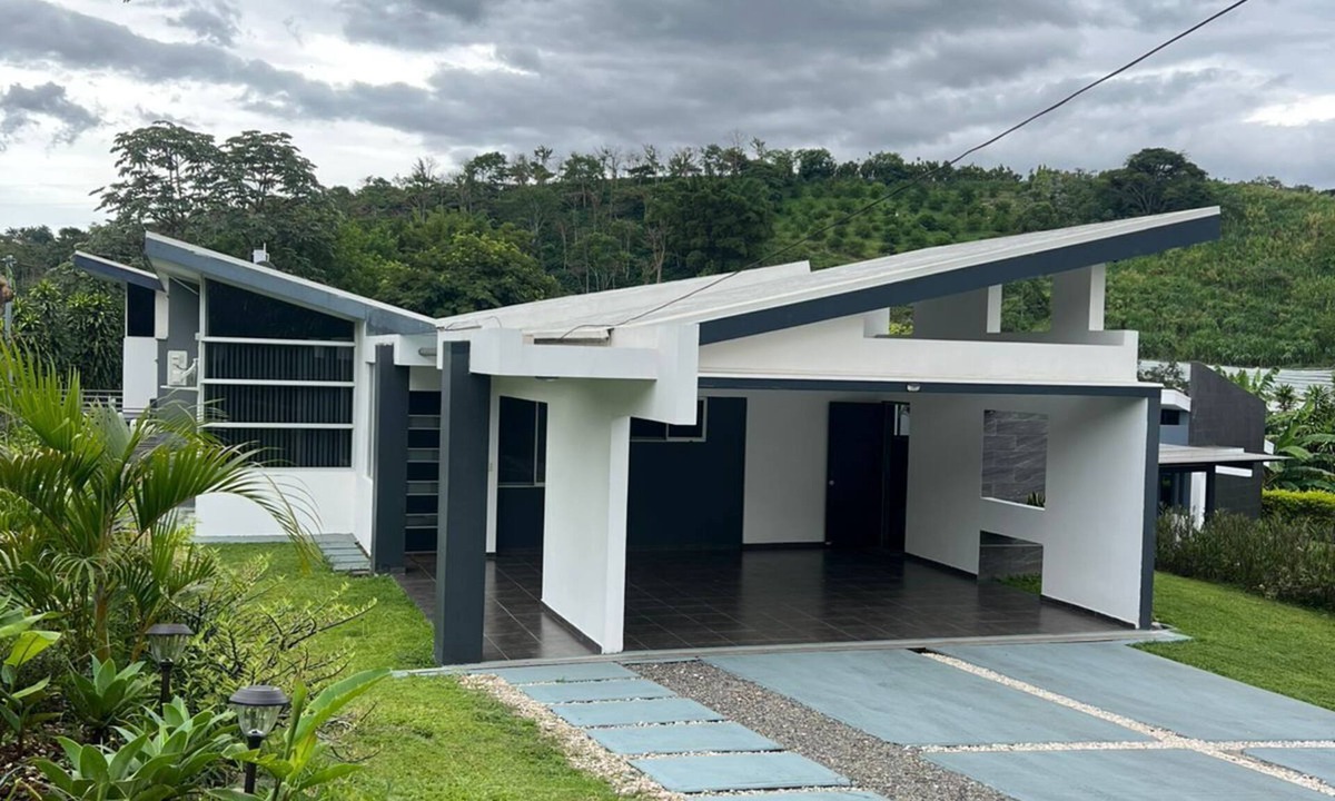 Carrillos House | Recently upgraded with AC in all rooms. modern, secure and clean house